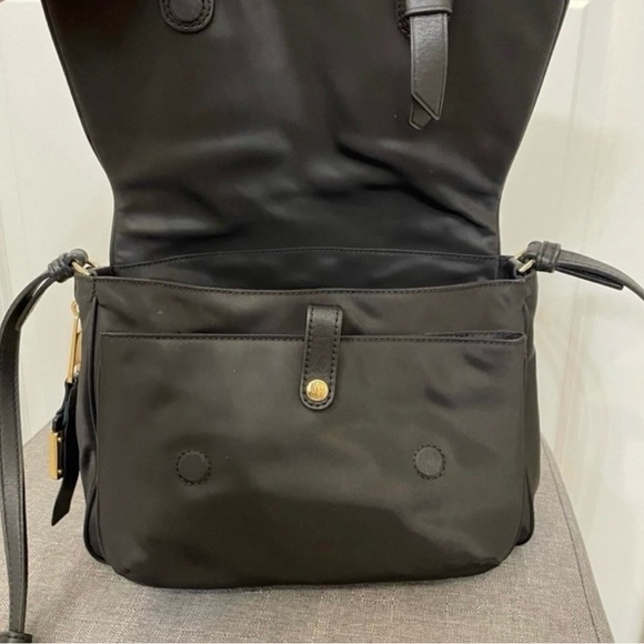 Marc Jacobs Black Nylon Flap Messenger Bag with Gold Logo - Picture 3 of 7